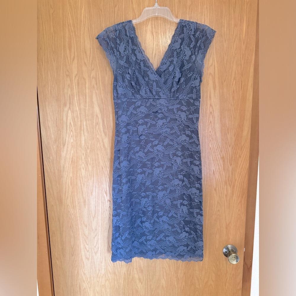 Gray lace dress - stretchy Women’s size 6